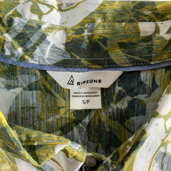 π2/$30πRipzone Men's Wallace Short Sleeve Button Down Shirt, Small - Picture 4 of 10